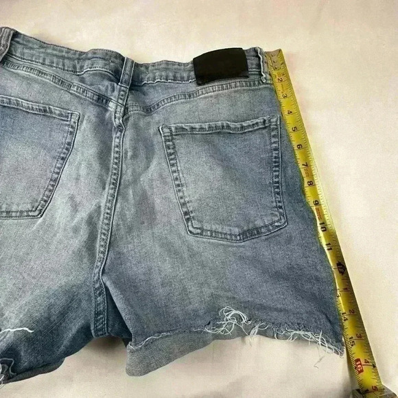 DKNY Jeans Kent High Rise Shorts (Size 31) - Picture 5 of 7